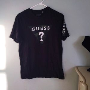 Black guess tshirt